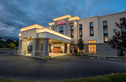 Lochmere Hotel | Hampton Inn & Suites Tilton