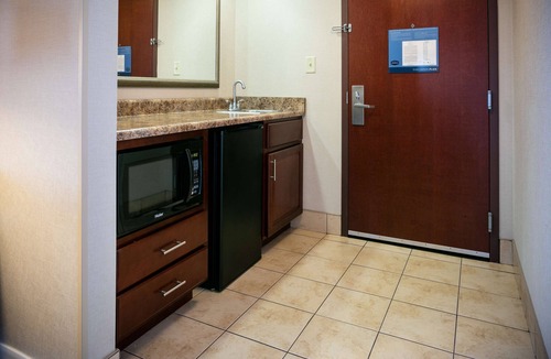 Rossford Hotel | Hampton Inn & Suites Toledo-Perrysburg