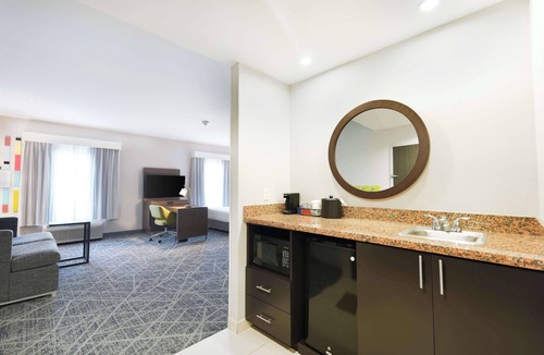 Tulsa Hotel | Hampton Inn & Suites Tulsa/Central