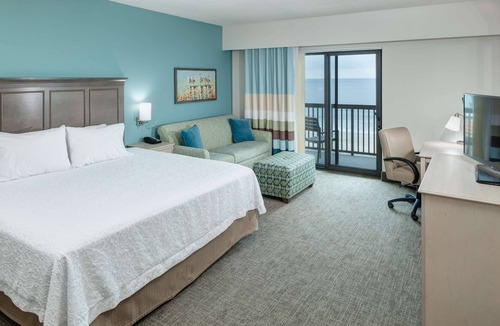Carolina Beach Hotel | Hampton Inn & Suites Carolina Beach Oceanfront