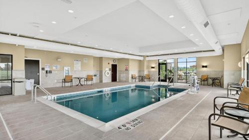 Lake Hallie Hotel | Hampton Inn & Suites Chippewa Falls