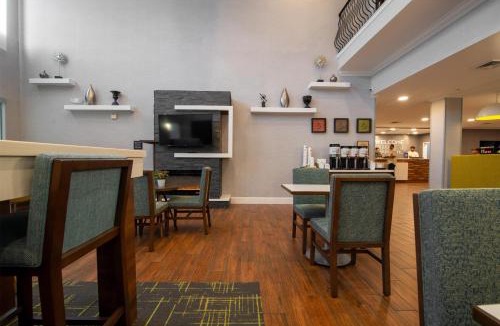 College Station Hotel | Hampton Inn & Suites College Station
