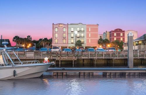 Fernandina Beach Hotel | Hampton Inn & Suites Amelia Island-Historic Harbor Front
