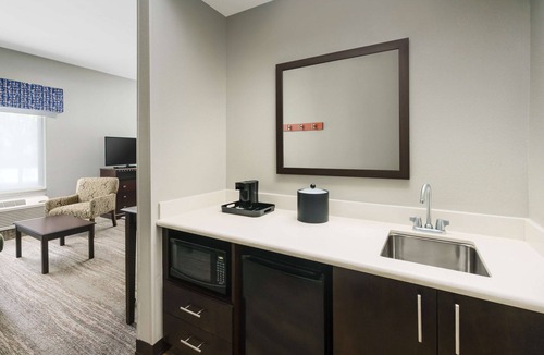 West Sacramento Hotel | Hampton Inn & Suites West Sacramento