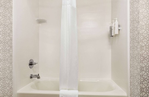 Valparaiso Hotel | Hampton Inn & Suites Valparaiso