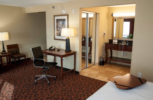 Watertown Hotel | Hampton Inn & Suites Watertown