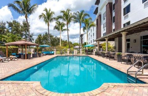 Wellington Hotel | Hampton Inn & Suites Wellington