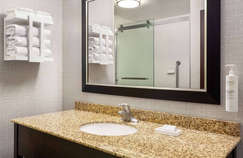 York Hotel | Hampton Inn & Suites York South