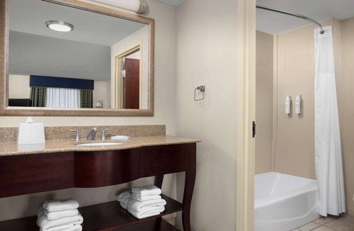 Bayberry Hotel | Hampton Inn Syracuse Clay