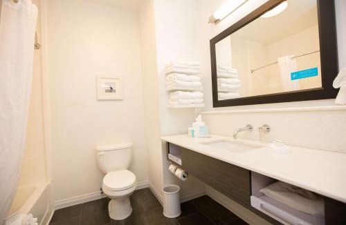 Toledo Hotel | Hampton Inn Toledo Oregon