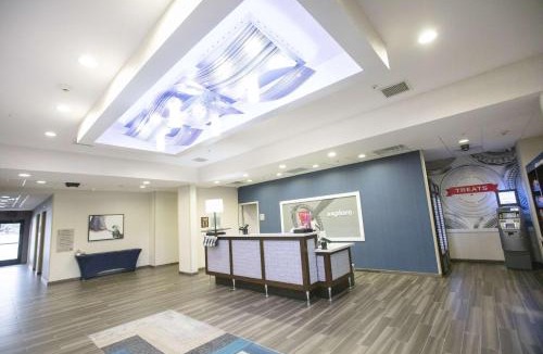 Toledo Hotel | Hampton Inn Toledo Oregon