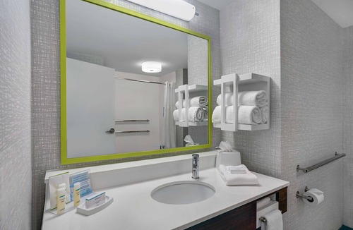 Utica Hotel | Hampton Inn Utica