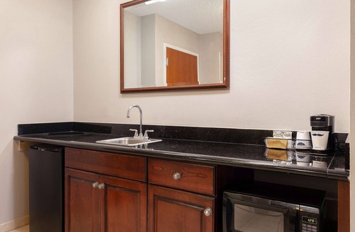 Victoria Hotel | Hampton Inn Victoria