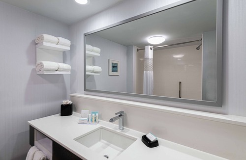St. Charles Hotel | Hampton Inn Waldorf
