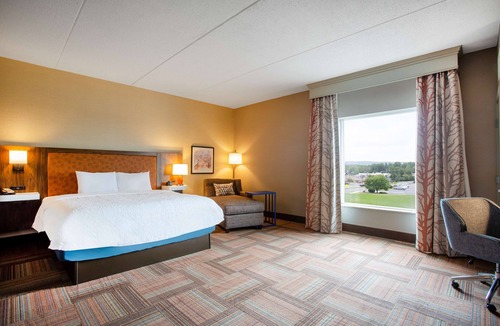 Watertown Hotel | Hampton Inn Watertown