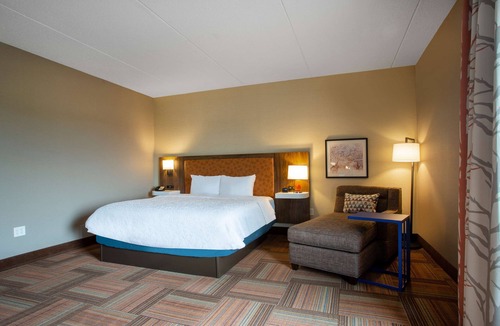 Watertown Hotel | Hampton Inn Watertown