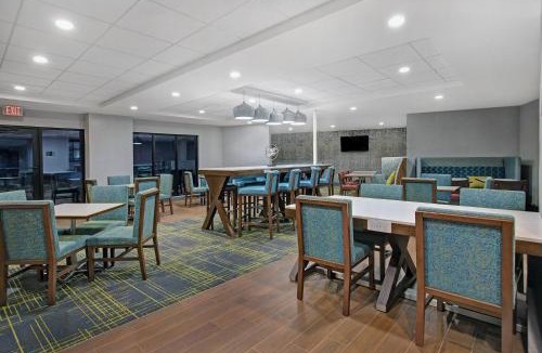 Westfield Hotel | Hampton Inn Westfield