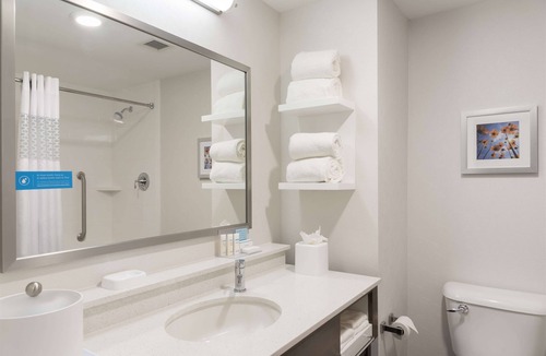 Westfield Hotel | Hampton Inn Westfield