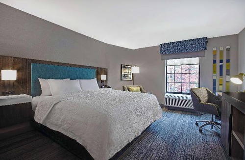 Westfield Hotel | Hampton Inn Westfield