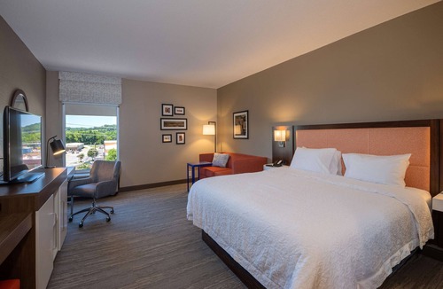 Wilkesboro Hotel | Hampton Inn Wilkesboro