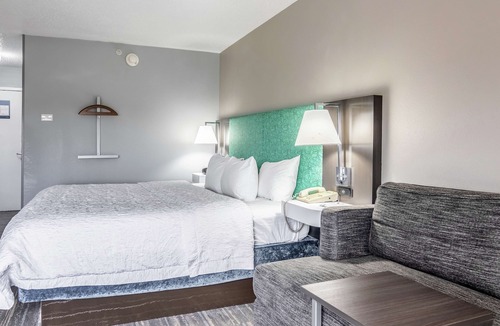 Youngstown Hotel | Hampton Inn Youngstown-North