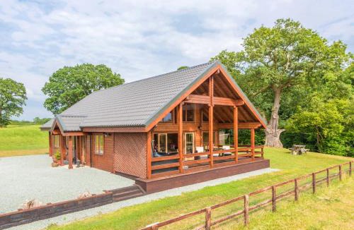 Ellesmere House | Hampton Lodge