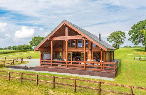 Ellesmere House | Hampton Lodge