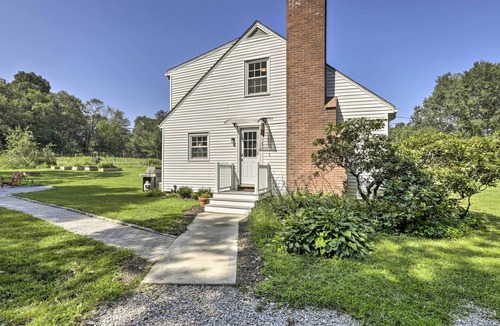 Hampton Hill Historic District Cottage | Hampton 'quiet Corner Cottage' w/Fireplace & Yard
