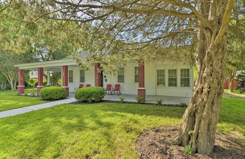 Hampton Cottage | Hampton Sanctuary w/Fire Pit & Fenced Yard!