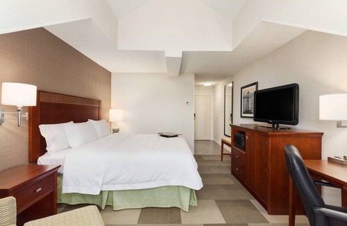 Burlington Hotel | Hampton Inn Burlington - Colchester
