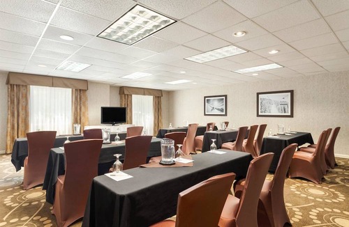Burlington Hotel | Hampton Inn Burlington - Colchester
