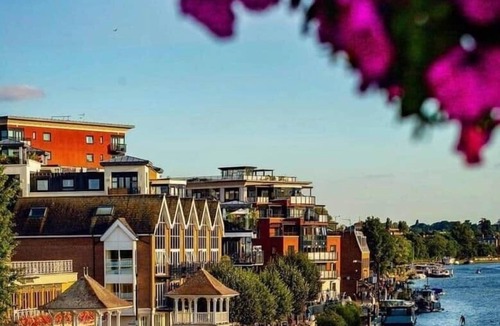 Hampton Wick Apartment | Hampton Wick: 2 Bed 2 Bathroom