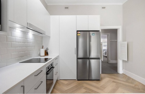 Semaphore South House | Hamptons Bungalow @ Semaphore - 3BR, Parking, BBQ