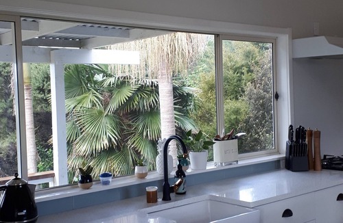 Whangarei Heads Cottage | Hamptons Coastal Cottage 2mins from beaches, huge deck