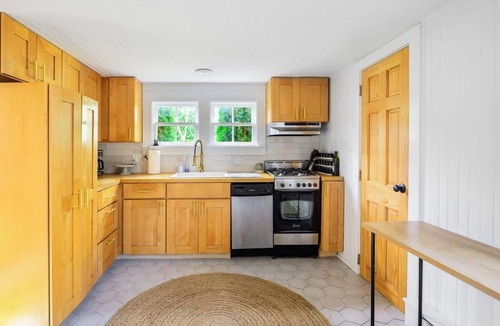 East Quogue House | Hamptons Cottage, Sleeps 7