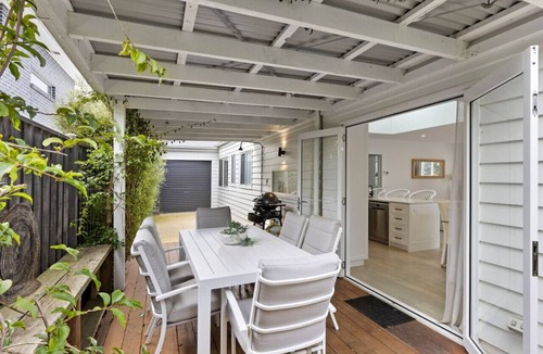 Torquay House | Hamptons Escape - Sleeps 9