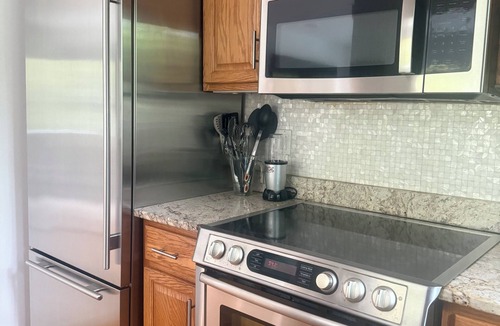 Hampton Bays House | Hamptons Getaway 3 Bed 2 Bath with Hot Tub