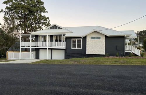 Coomba Park House | Hamptons house by the Lake