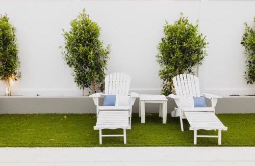 Torquay Villa | Hamptons in Torquay - 5 bath, Pool, Spa & Theatre!