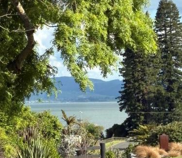 Hamurana Bed & Breakfast | Hamurana Roost