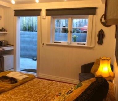 New Plymouth Bed & Breakfast | Hana Hideaway