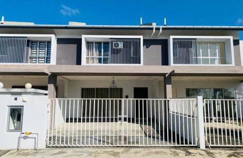 Panchor House | Hanah Home Pagoh