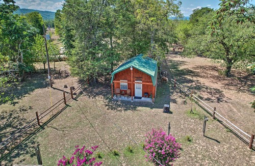 Nashoba Apartment | Hand-Built 'Black Fork Cabin 2' w/Fire Pit!