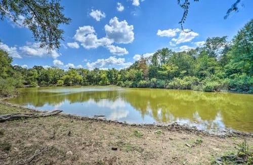 Nashoba Apartment | Hand-Built 'Black Fork Cabin 2' w/Fire Pit!