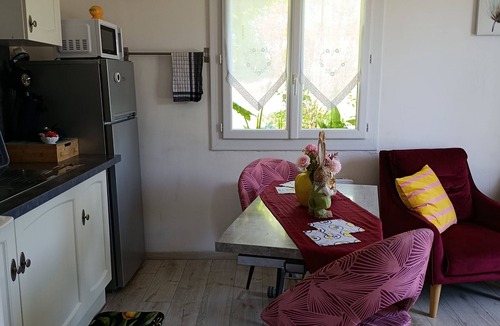 Le Houga Apartment | Hand in hand