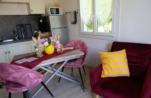 Le Houga Apartment | Hand in hand