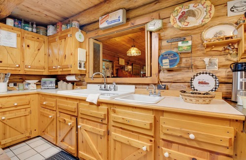 Candor Cabin | Handcrafted Log Cabin in Candor: Group Getaway!