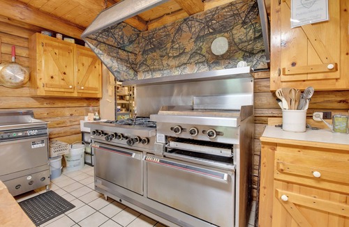 Candor Cabin | Handcrafted Log Cabin in Candor: Group Getaway!