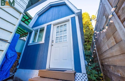 Greenwood House | Handcrafted Tiny House - Cozy Stay, Central Spot