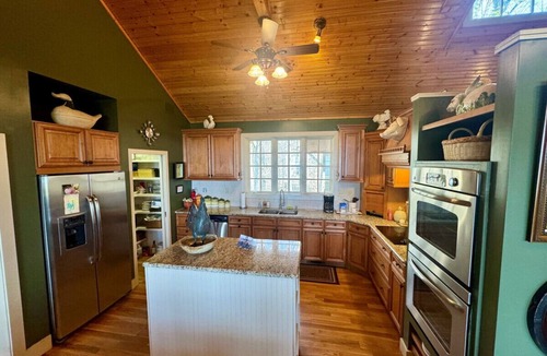 Monteagle House | Handicap Accessible 4 Bedrooms with Amazing Views on Monteagle Mountain